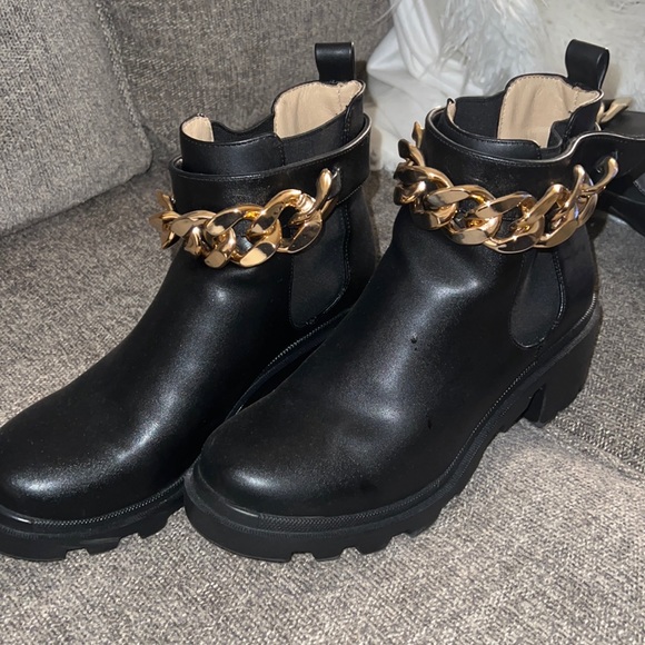 Steve Madden Shoes - Black chain booties